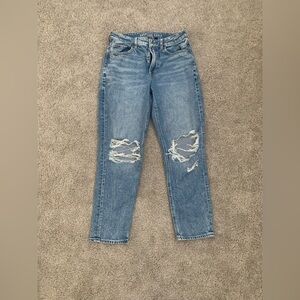 American Eagle distressed mom jeans size 6 Short
